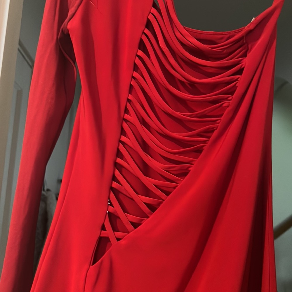 GORGEOUS RED DRESS - Picture 3 of 5